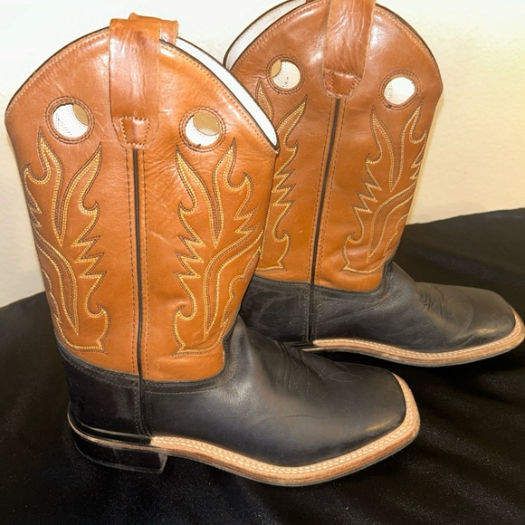 Cody James Other - Cody James  Black and Brown Cowboy Boots Size 6